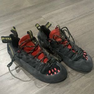 Used Mens La Sportiva Tarantulace rock climbing shoes